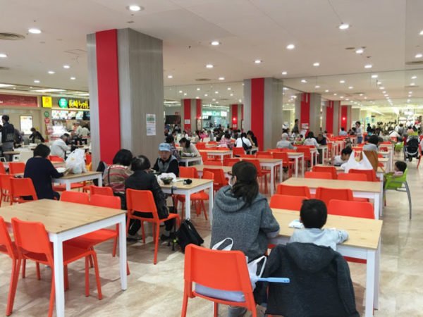 ミナーラ内のフードコート
