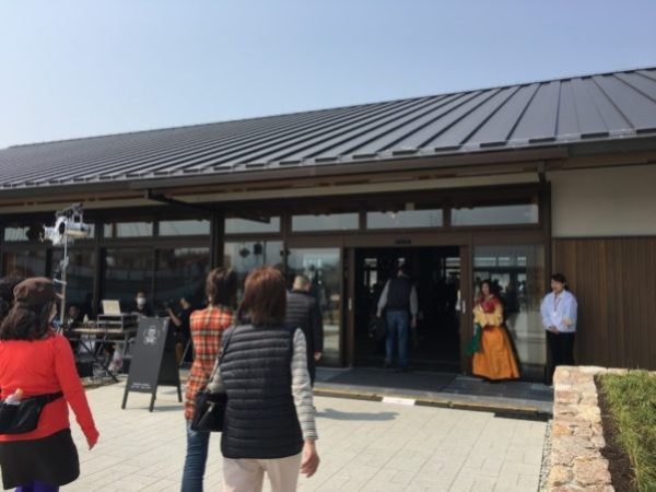 天平みつき館外観