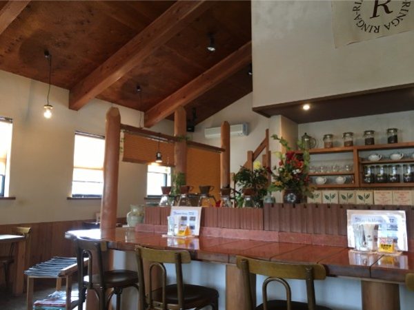 カフェリンガリンガ店内カウンター