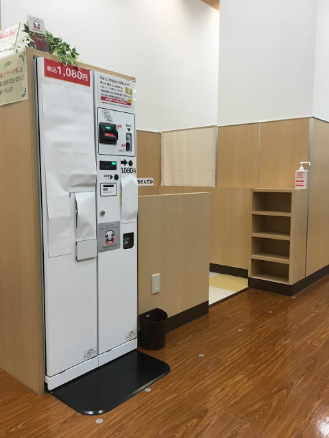 1000カット店内の券売機