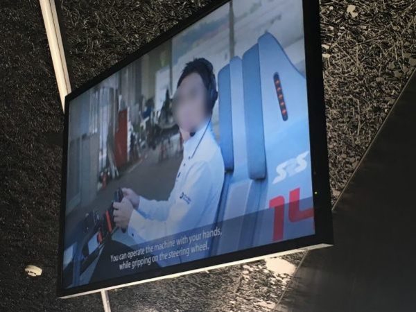 サーキットチャレンジャーのブリーフィングルームのモニター