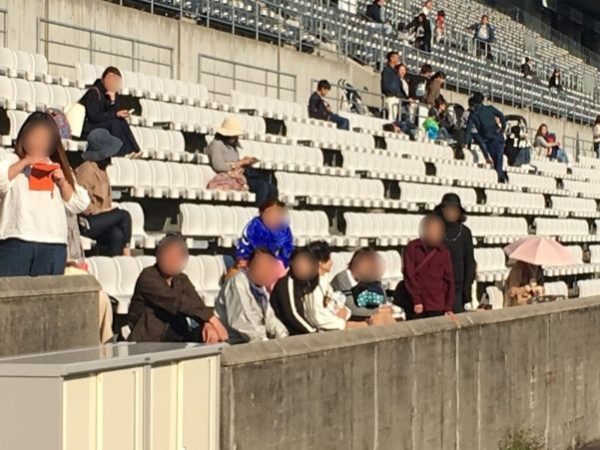 サーキットチャレンジャーを見ている人たち