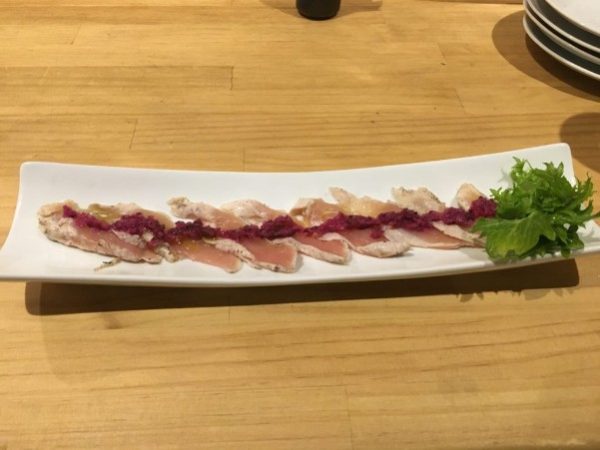 オオミヤバルの鶏肉料理