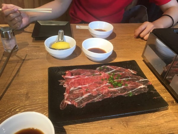 焼肉火花のつら刺し