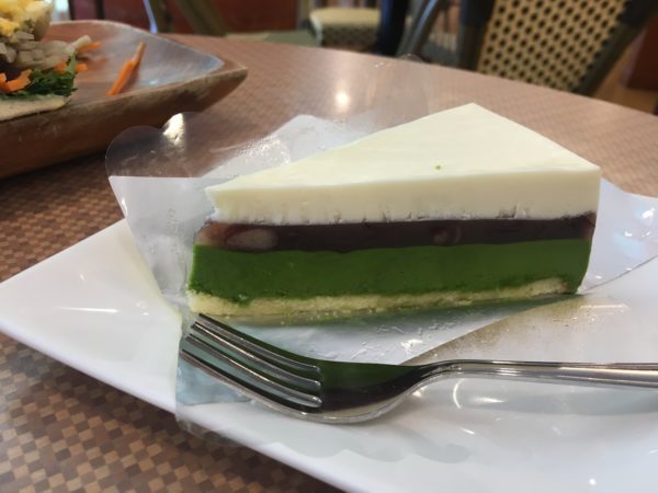 カフェテドミナーラの抹茶チーズケーキ