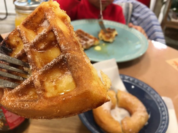 レインボーカフェのプレンワッフルアップ図