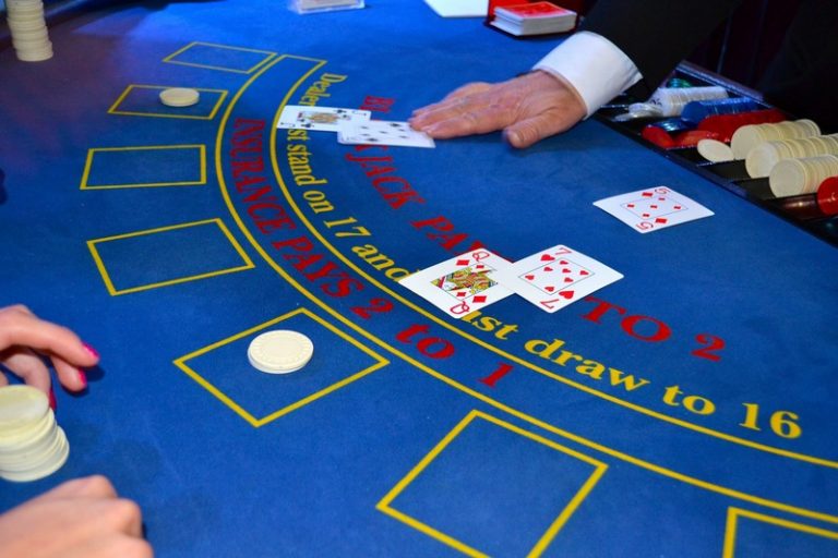 オンラインカジノで遊べるトランプゲーム！ブラックジャックのルール