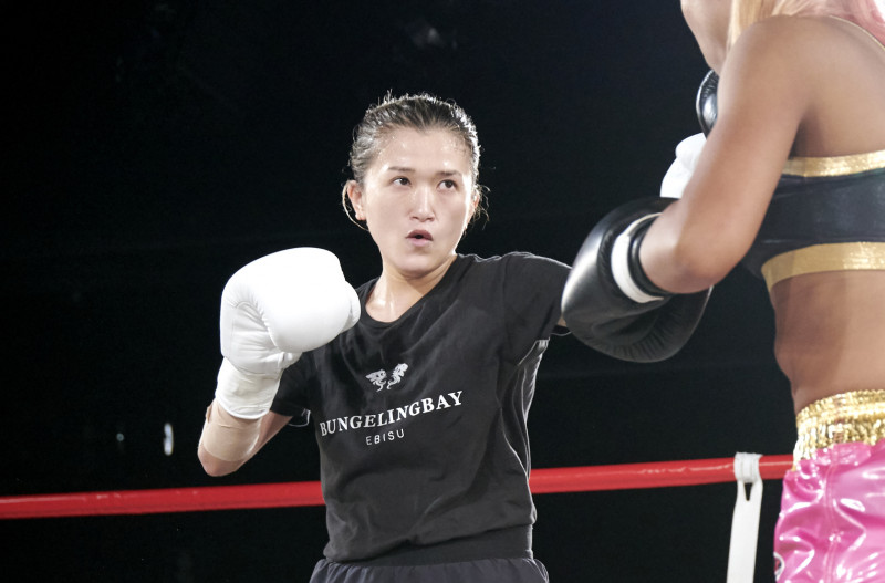 フェフ姉さん死去の噂はなぜ?現在プロキックボクサーって本当?