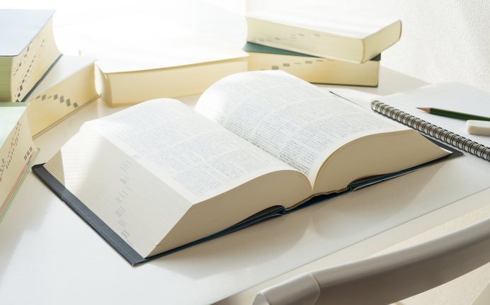 叔父と伯父の違いを徹底解説!何親等で続柄はどう書く?数え方も